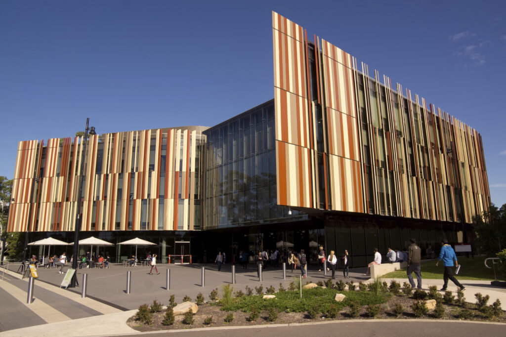 Macquarie University Early Acceptance Scholarship 2024/2025, Australia